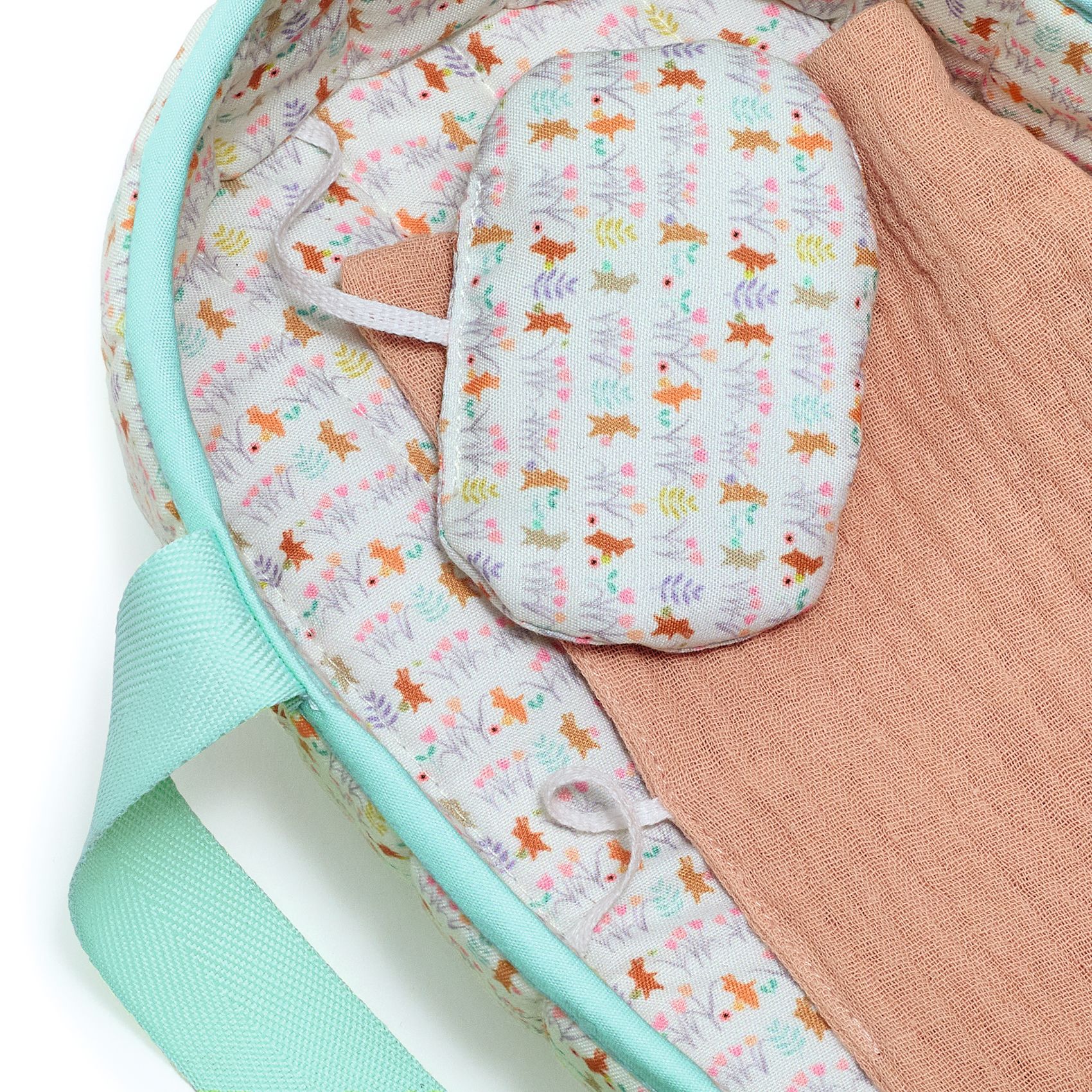 Játékbaba Mini, 20 cm - Sasha mózeskosárral